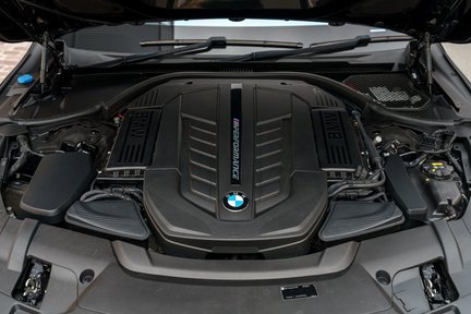 BMW 7 Series M760LI XDRIVE 37