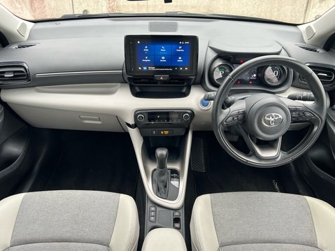 Toyota Yaris EXCEL FHEV 10