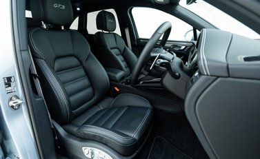 Porsche Macan GTS 9
