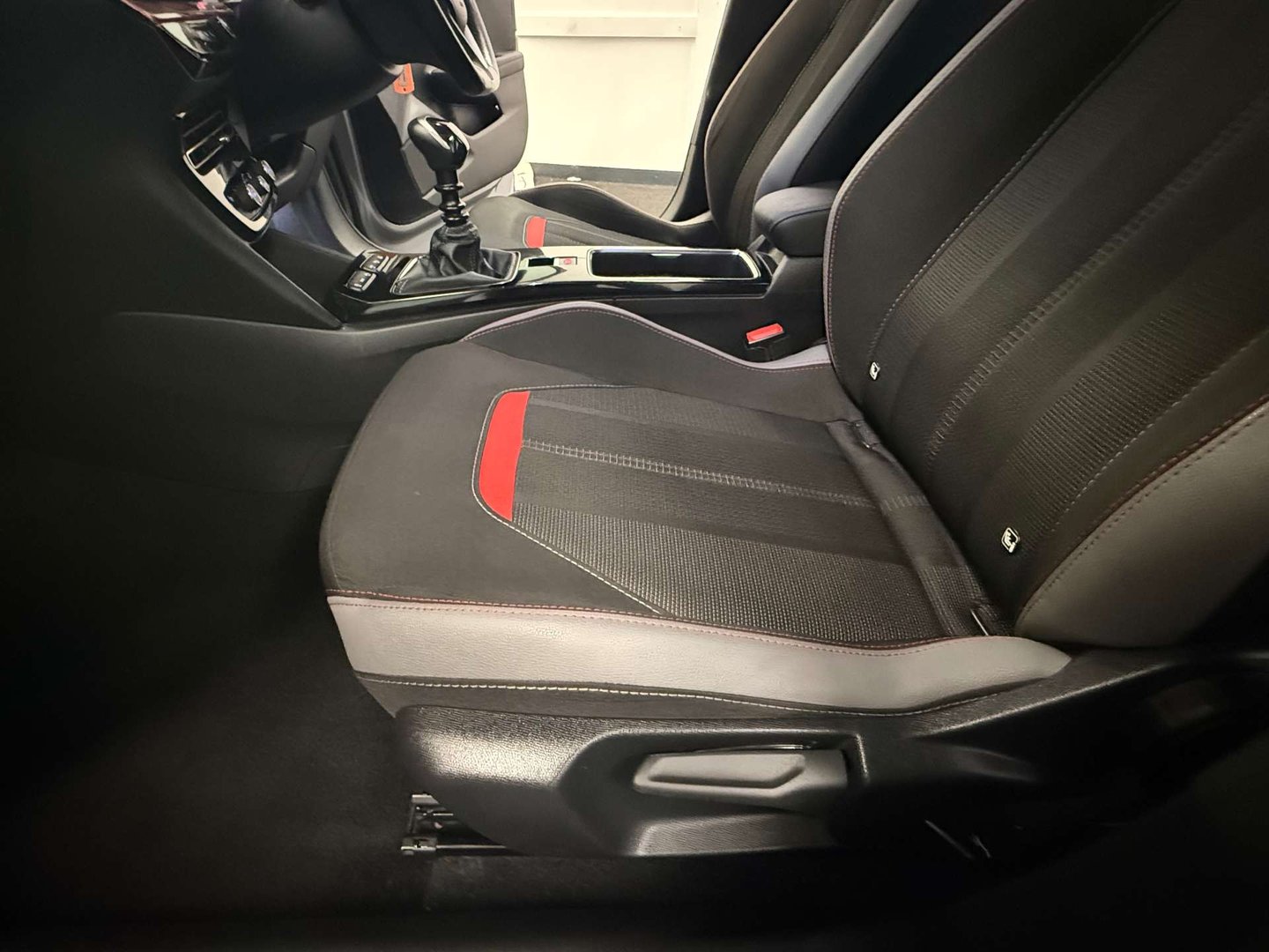 2023 Vauxhall Mokka — image 40