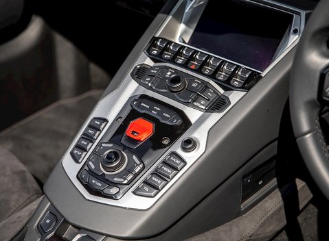 Lamborghini Aventador S LP740-4 Roadster 21