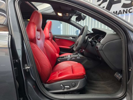 Audi RS4 4.2 FSI V8 Estate 5dr Petrol S Tronic quattro Euro 5 (450 ps) 43