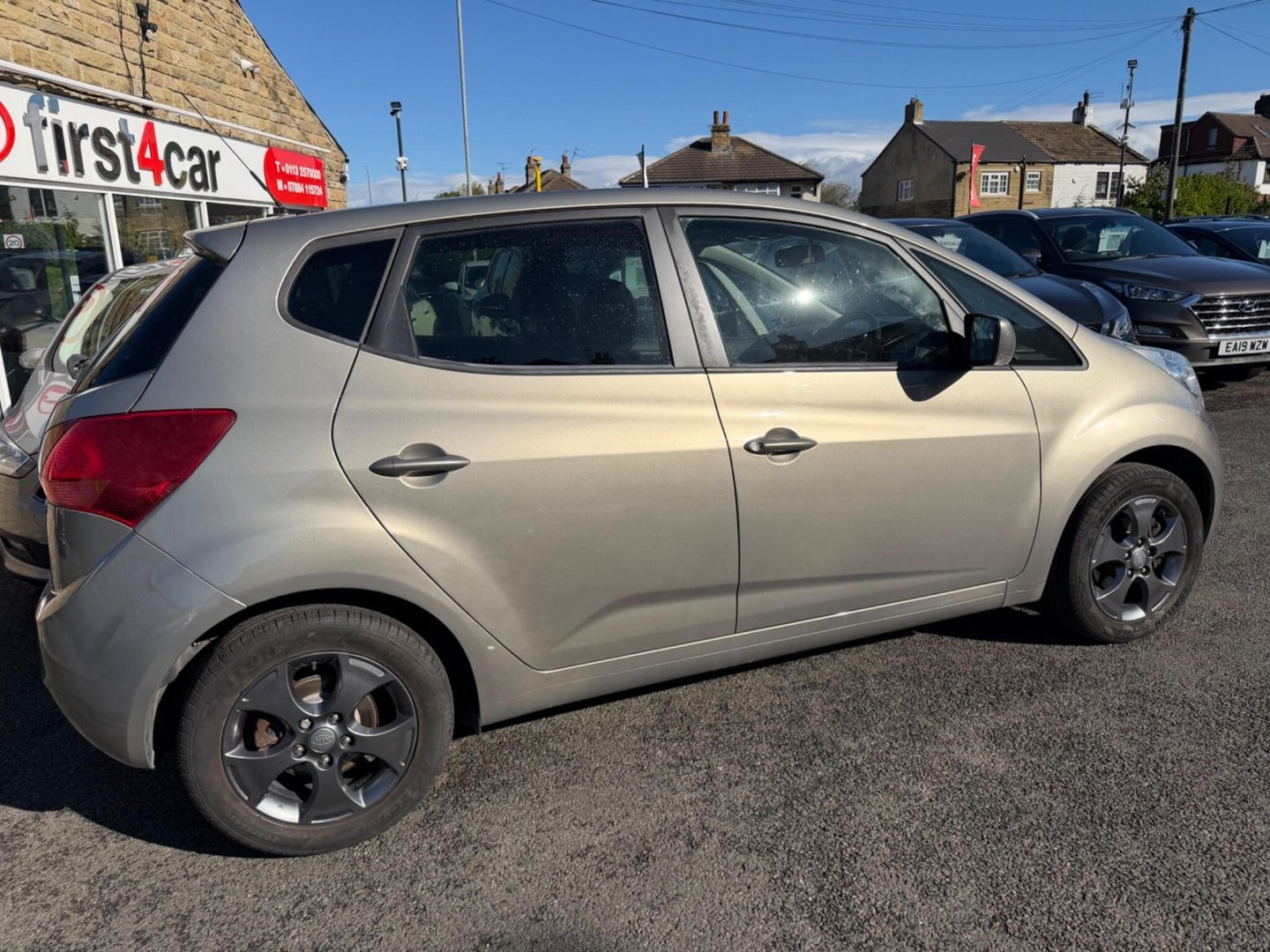 2015 Kia Venga — image 13