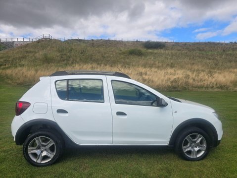 Dacia Sandero Stepway 0.9 TCe Essential Euro 6 (s/s) 5dr 9