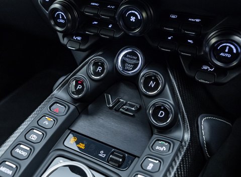 Aston Martin V12 Vantage 19