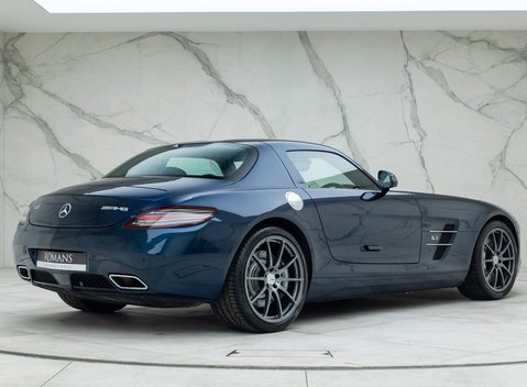 Mercedes-Benz SLS AMG 3