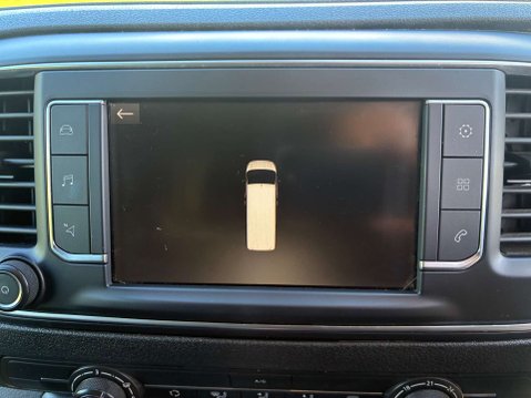 Vauxhall Vivaro 1.5 Vivaro F2900 Dynamic S/S 13