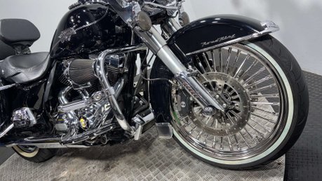 Harley-Davidson Touring 1690 FLHRC ROADKING CLASSIC 2012 TO MANY EXTRAS 21' WHEEL 12