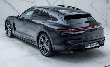 Porsche Taycan TURBO S CROSS TURISMO 12
