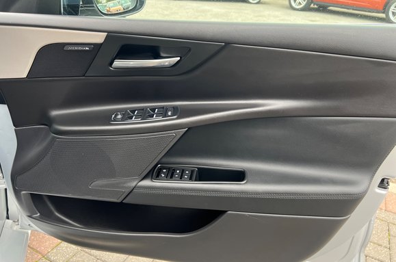 Jaguar XE 2.0 D PORTFOLIO AUTO 21