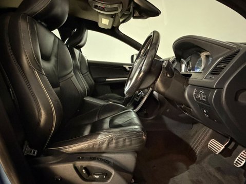 Volvo XC60 D5 R-DESIGN LUX NAV AWD 16