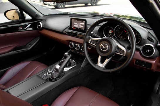 Mazda MX-5 RF SPORT NAV