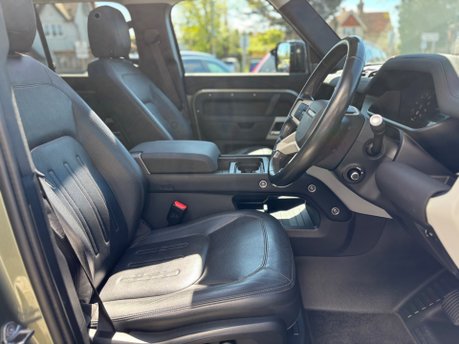 Land Rover Defender 3.0 FIRST EDITION MHEV 29