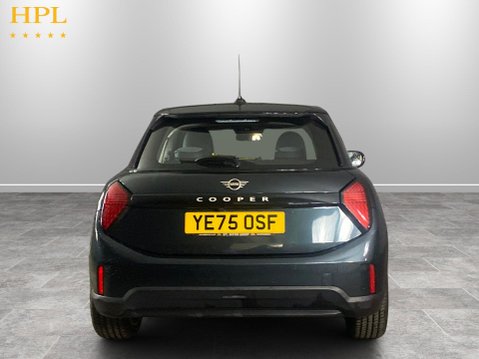 Mini Hatch 1.5C Classic Hatchback 5dr Petrol Steptronic Euro 6 (s/s) (156 ps) Parking 6