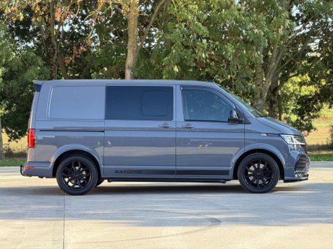 Volkswagen Transporter 2.0 Transporter T32 Sportline Black Edition TDI Semi-Auto 23