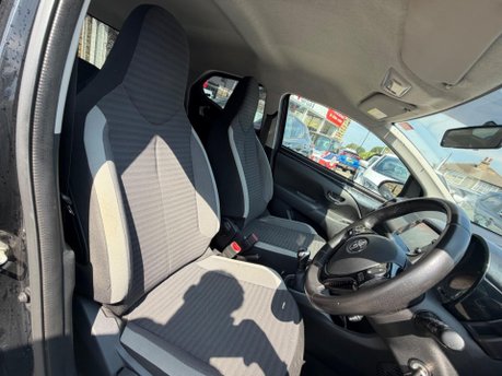 Toyota Aygo VVT-I X-PRESS 7