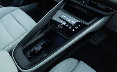 Porsche Macan 4 Electric 25