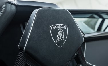 Lamborghini Aventador SVJ LP 770-4 ROADSTER 19