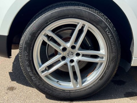 Porsche Macan 2.0T SUV 5dr Petrol PDK 4WD Euro 6 (s/s) (237 ps) 75