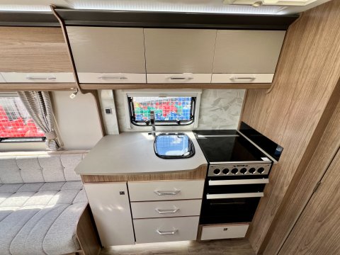 Coachman VIP 460  17