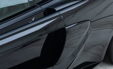 McLaren 570 GT MSO Black Collection 37