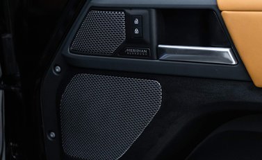 Land Rover Defender X 16