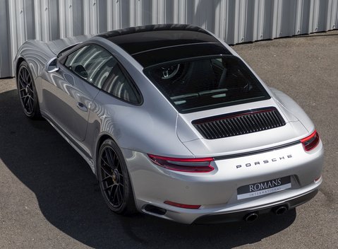 Porsche 911 Carrera GTS (991.2) 9