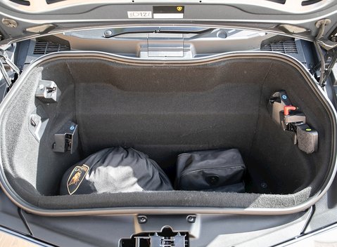 Lamborghini Aventador S LP740-4 Roadster 32