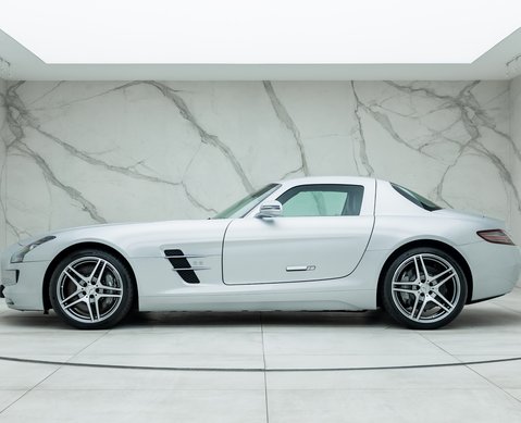 Mercedes-Benz SLS AMG 