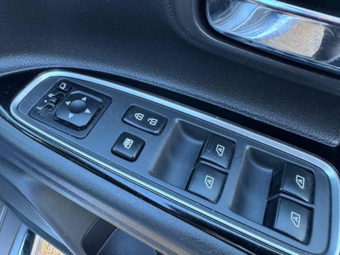 Mitsubishi Outlander 2.4h TwinMotor 13.8kWh Exceed Safety CVT 4WD Euro 6 (s/s) 5dr 37