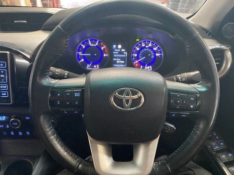 Toyota Hilux INVINCIBLE 4WD D-4D DCB 15