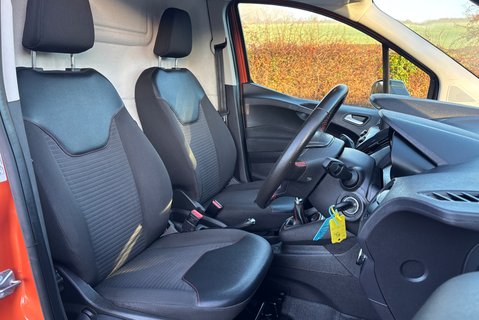 Ford Transit Courier Sport 1.0 Ecoboost - Sat Nav / Rear Camera 30