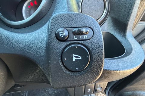 Honda Jazz I-VTEC ES PLUS.. AUTOMATIC.. 8 SERVICES.. LOOK ONLY 33K MILES.. BEST COLOUR 6