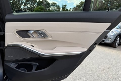 BMW 3 Series 330E M SPORT - OYSTER LEATHER -PRO & TECH PACKS - H/K -HUD - SUNROOF 38
