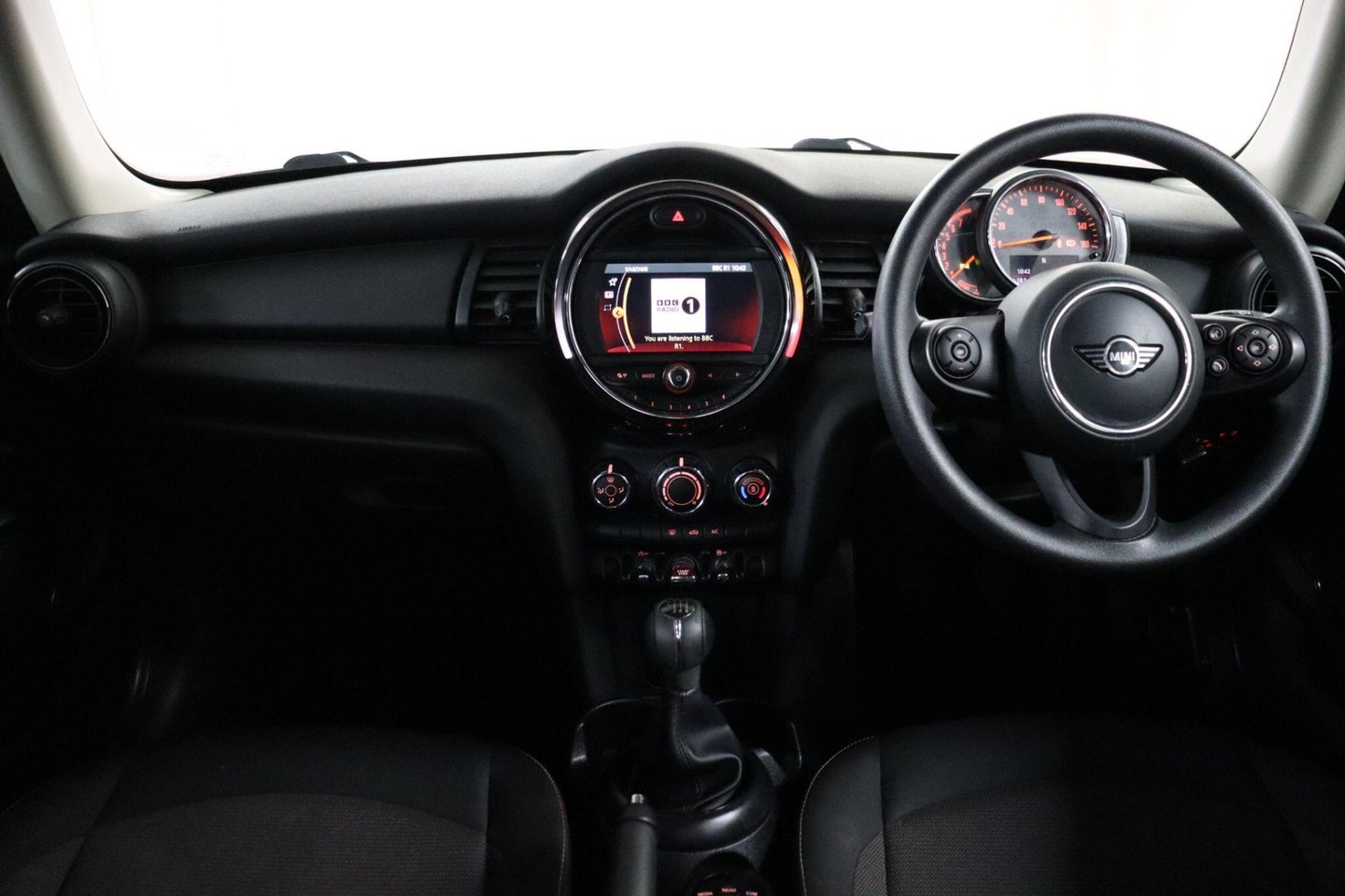 2018 MINI Hatch — image 34