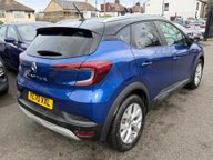 Renault Captur ICONIC TCE 8