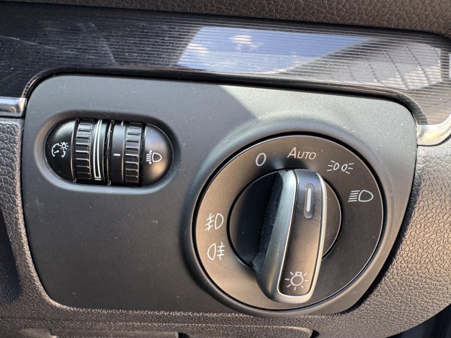 2012 Volkswagen Golf — image 20