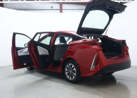 Toyota Prius 1.8 VVT 8.8kWh Business Edition Plus Hatchback 5dr Petrol Plug-in Hybrid CV 58