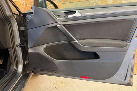 Volkswagen Golf 35.8kWh e-Golf Hatchback 5dr Electric Auto (136 ps) 56