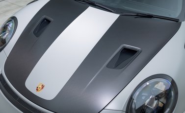 Porsche 911 GT2 RS (991) 32