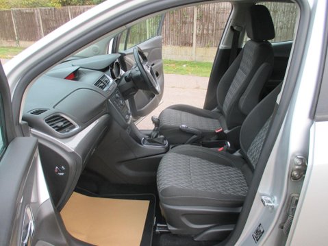 Vauxhall Mokka 1.4i Turbo Exclusiv 2WD Euro 6 (s/s) 5dr 28