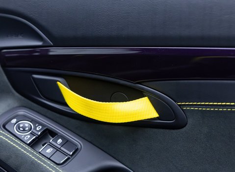 Porsche Cayman GT4 (718) 28