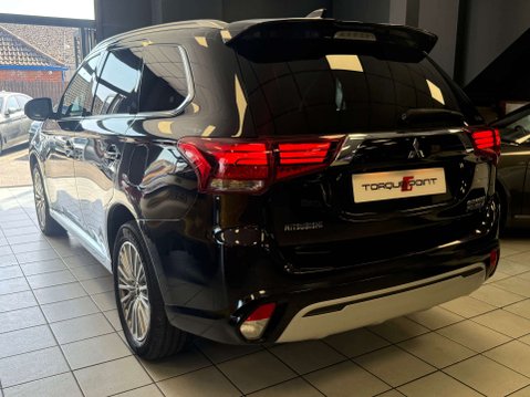 Mitsubishi Outlander 2.4 Outlander 4h PHEV CVT 4WD 5dr 3