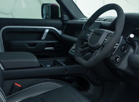 Land Rover Defender 90 V8 P525 URBAN 13