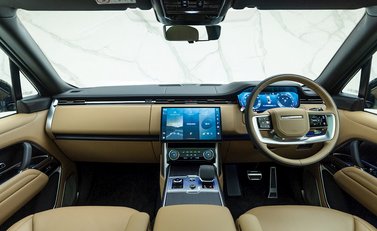 Land Rover Range Rover P530 Autobiography LWB 7 Seater 19