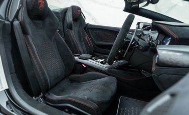 Lamborghini Huracan Spyder LP 640-4 PERFORMANTE 17