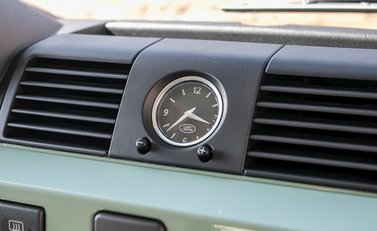 Land Rover Defender 90 Heritage 17