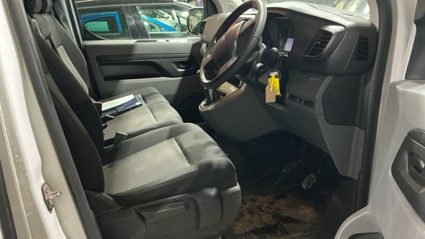 Peugeot Expert XLWB L3H1 Low Roof Professional 2900 Air Con EURO 6 9