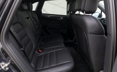 Porsche Macan S 13