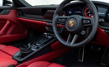 Porsche 911 Targa 4 GTS (992) 8